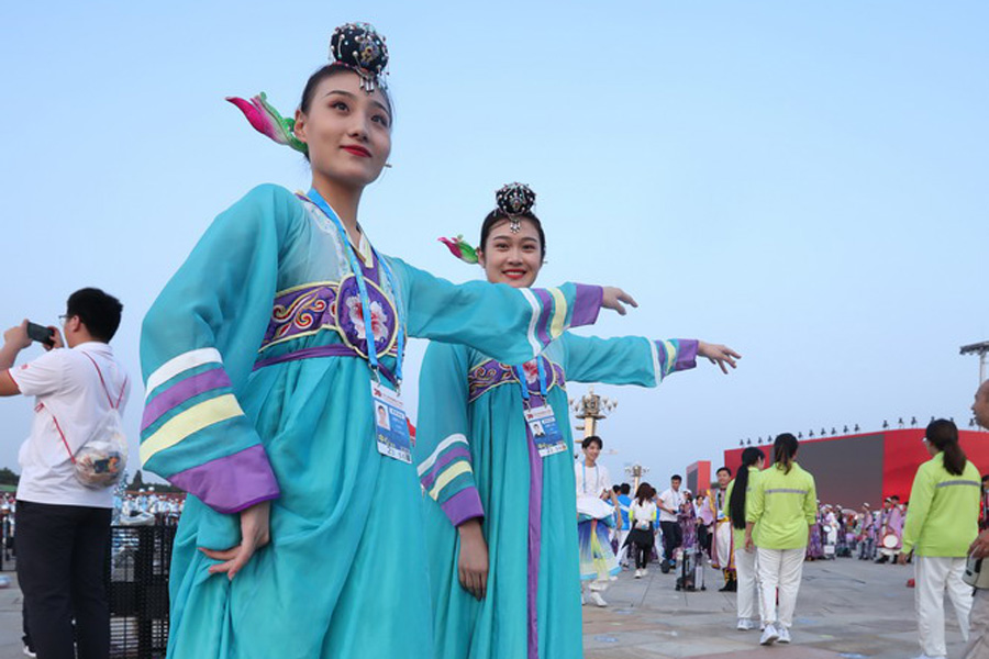 今晚，我們歡聚在天安門廣場