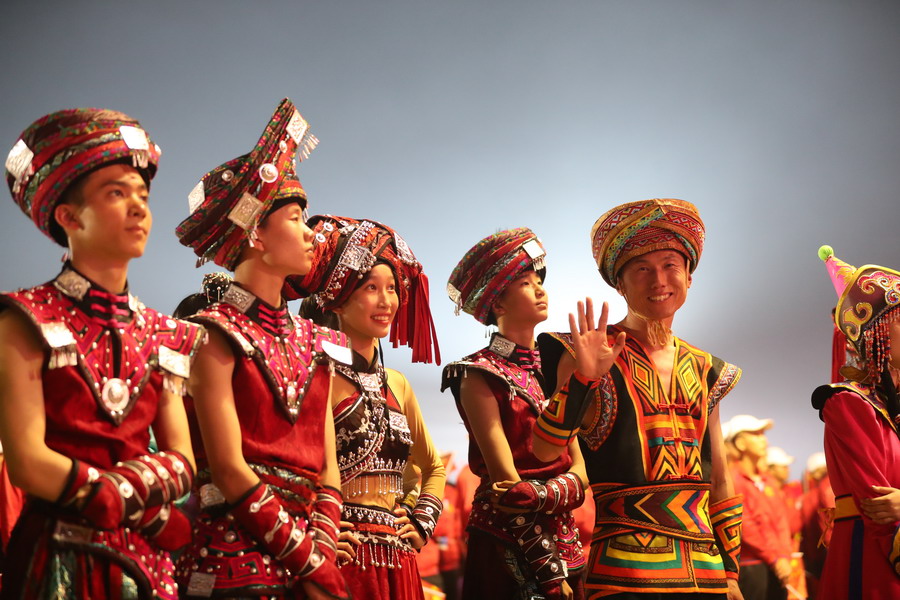 好兒好女好家園，齊心奔小康，共圓中國夢