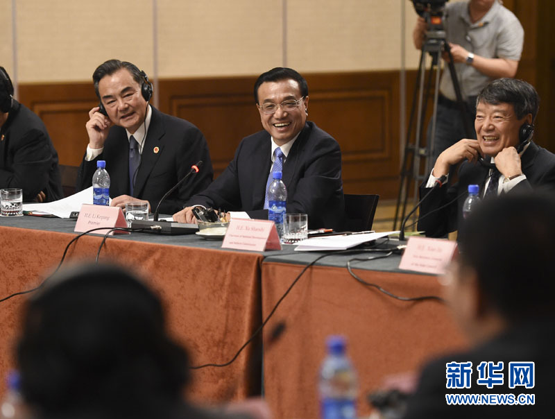 5月6日,國務院總理李克強在埃塞俄比亞首都亞的斯亞貝巴出席中非經貿人文座談會。 新華社記者 李學仁 攝 5月6日,國務院總理李克強在埃塞俄比亞首都亞的斯亞貝巴出席中非經貿人文座談會。 新華社記者 李學仁 攝