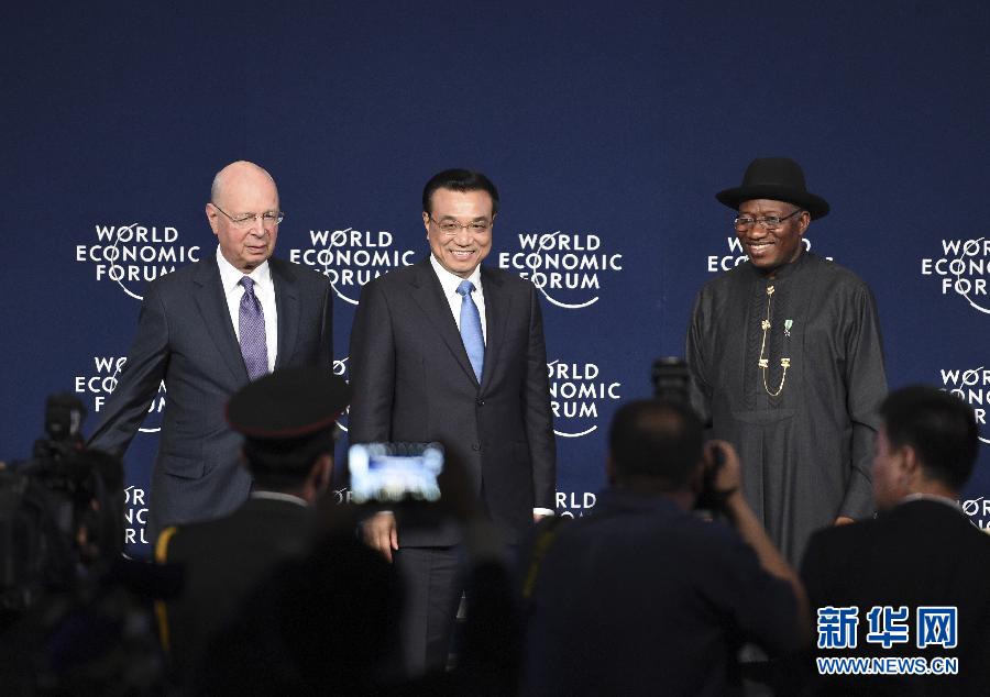 5月8日,中國國務院總理李克強在阿布賈出席第24屆世界經濟論壇非洲峰會全會,發表題為《共同推動非洲發展邁上新臺階》的特別致辭。新華社記者 李學仁 攝 5月8日,中國國務院總理李克強在阿布賈出席第24屆世界經濟論壇非洲峰會全會,發表題為《共同推動非洲發展邁上新臺階》的特別致辭。新華社記者 李學仁 攝