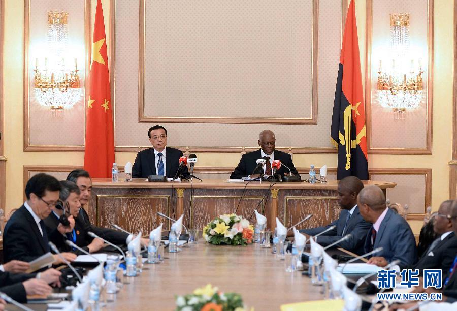 5月9日，中國國務院總理李克強在安哥拉總統府同安總統多斯桑托斯舉行會談。 新華社記者李濤攝