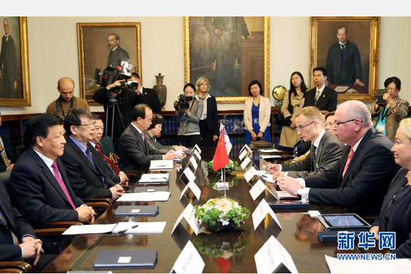 6月13日，中共中央政治局常委、中央書記處書記劉云山在赫爾辛基會(huì)見芬蘭議長(zhǎng)海內(nèi)盧奧馬。 新華社記者姚大偉攝