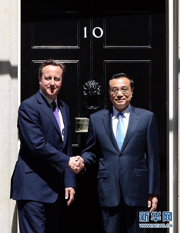 6月17日,國務院總理李克強在倫敦唐寧街10號首相府同英國首相卡梅倫舉行中英總理年度會晤。新華社記者 李濤 攝 6月17日,國務院總理李克強在倫敦唐寧街10號首相府同英國首相卡梅倫舉行中英總理年度會晤。新華社記者 李濤 攝