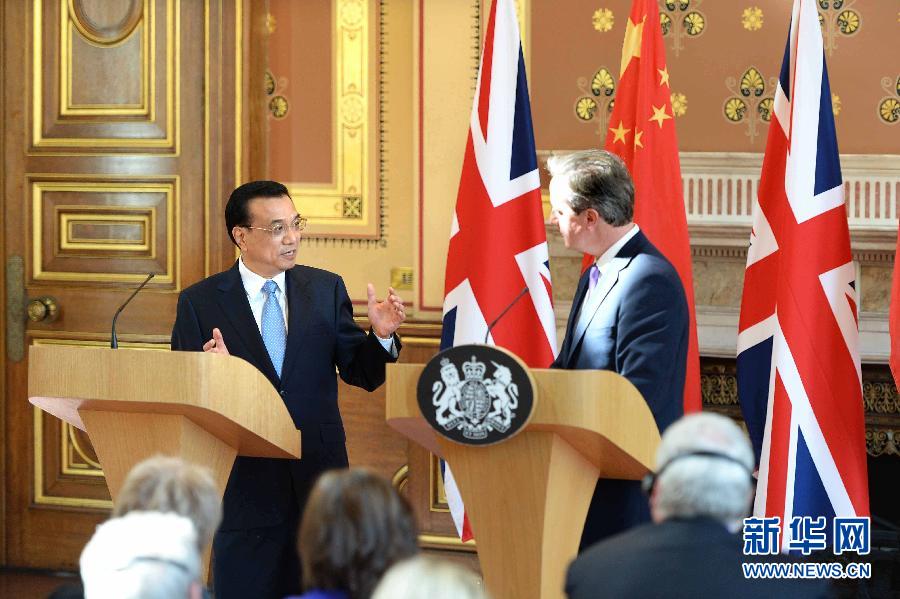 6月17日，中國(guó)國(guó)務(wù)院總理李克強(qiáng)同英國(guó)首相卡梅倫在倫敦舉行中英總理年度會(huì)晤后共同會(huì)見(jiàn)記者。新華社記者 李濤 攝