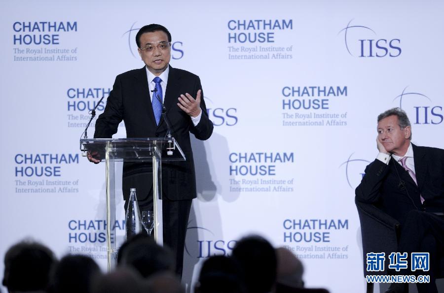 6月18日,國務院總理李克強在倫敦金融城市長官邸面向英國皇家國際問題研究所和國際戰略研究所兩大智庫發表題為《共建包容發展的美好世界》的演講。新華社記者 張鐸 攝 6月18日,國務院總理李克強在倫敦金融城市長官邸面向英國皇家國際問題研究所和國際戰略研究所兩大智庫發表題為《共建包容發展的美好世界》的演講。新華社記者 張鐸 攝