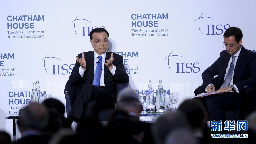 6月18日,國務院總理李克強在倫敦金融城市長官邸面向英國皇家國際問題研究所和國際戰略研究所兩大智庫發表題為《共建包容發展的美好世界》的演講。新華社記者 張鐸 攝 6月18日,國務院總理李克強在倫敦金融城市長官邸面向英國皇家國際問題研究所和國際戰略研究所兩大智庫發表題為《共建包容發展的美好世界》的演講。新華社記者 張鐸 攝