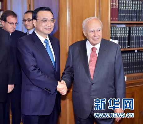 6月20日，國務(wù)院總理李克強在雅典總統(tǒng)府會見希臘總統(tǒng)帕普利亞斯。 新華社記者 李濤 攝