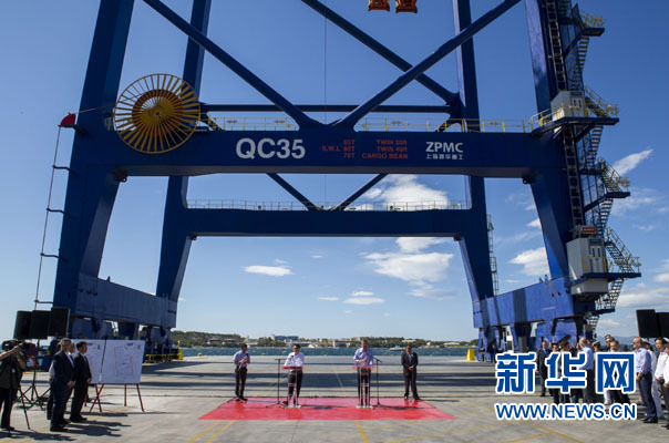 這是李克強和薩馬拉斯在3號碼頭發表講話。新華社記者 王曄 攝