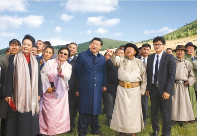 八月二十二日,國家主席習近平在蒙古國總統額勒貝格道爾吉陪同下前往烏蘭巴托市郊觀看那達慕。這是習近平和夫人彭麗媛同額勒貝格道爾吉夫婦觀看表演。新華社記者 鞠鵬攝 八月二十二日,國家主席習近平在蒙古國總統額勒貝格道爾吉陪同下前往烏蘭巴托市郊觀看那達慕。這是習近平和夫人彭麗媛同額勒貝格道爾吉夫婦觀看表演。新華社記者 鞠鵬攝