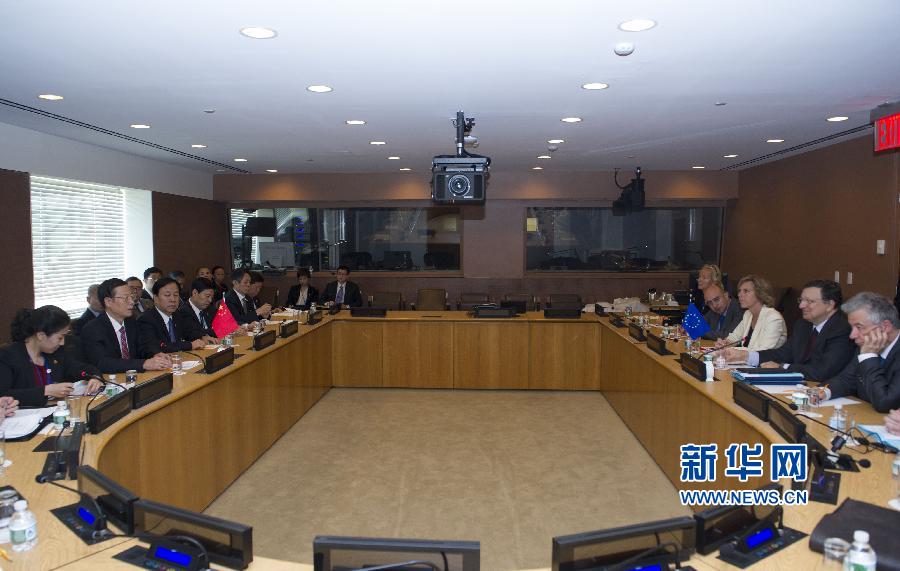  9月23日，正在紐約出席聯合國氣候峰會的國家主席習近平特使、國務院副總理張高麗在紐約聯合國總部會見歐盟委員會主席巴羅佐。新華社記者 王曄 攝 