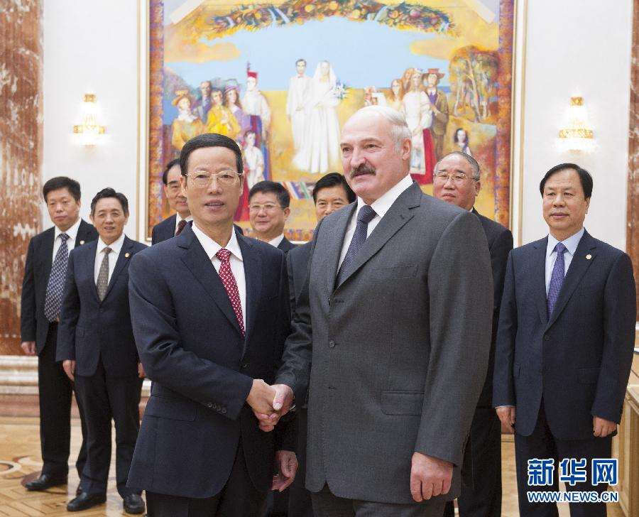 9月26日,應(yīng)邀訪問白俄羅斯的國務(wù)院副總理張高麗在明斯克會(huì)見白俄羅斯總統(tǒng)盧卡申科。新華社記者王曄攝 9月26日,應(yīng)邀訪問白俄羅斯的國務(wù)院副總理張高麗在明斯克會(huì)見白俄羅斯總統(tǒng)盧卡申科。新華社記者王曄攝