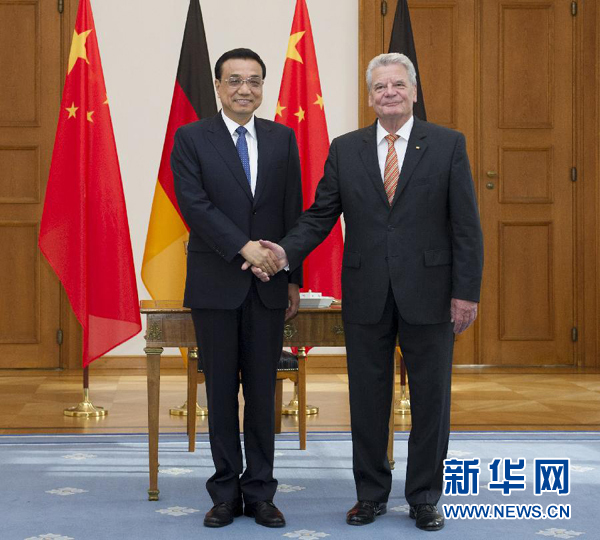 10月10日，國務(wù)院總理李克強在柏林會見德國總統(tǒng)高克。 新華社記者 王曄 攝 