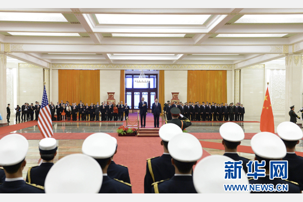 11月12日,國家主席習(xí)近平在北京人民大會堂舉行歡迎儀式,歡迎美國總統(tǒng)奧巴馬對中國進(jìn)行國事訪問。 新華社記者 馬占成 攝 11月12日,國家主席習(xí)近平在北京人民大會堂舉行歡迎儀式,歡迎美國總統(tǒng)奧巴馬對中國進(jìn)行國事訪問。 新華社記者 馬占成 攝