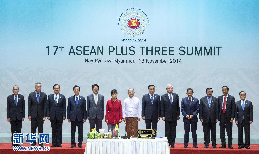 11月13日，中國國務院總理李克強在緬甸首都內(nèi)比都出席第17次東盟與中日韓（10+3）領導人會議。 新華社記者 王曄 攝