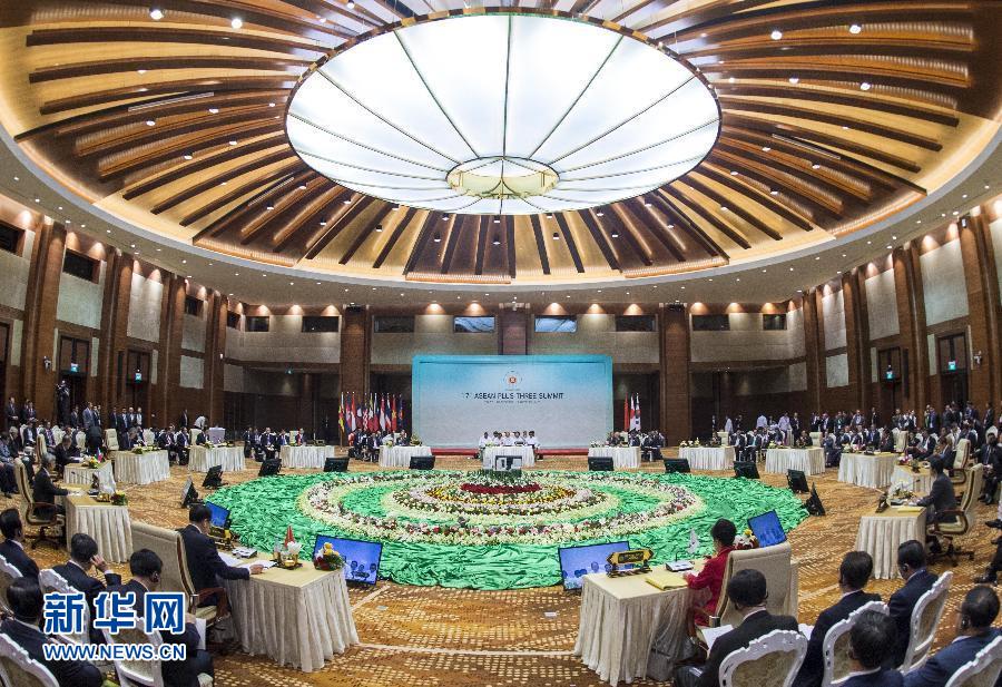 11月13日，中國國務院總理李克強在緬甸首都內(nèi)比都出席第17次東盟與中日韓（10+3）領導人會議。 新華社記者 王曄 攝