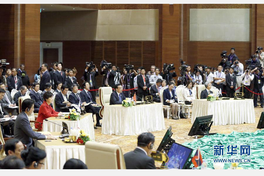 11月13日，中國國務院總理李克強在緬甸首都內(nèi)比都出席第17次東盟與中日韓（10+3）領導人會議。這是李克強在會議上講話。 新華社記者 鞠鵬 攝
