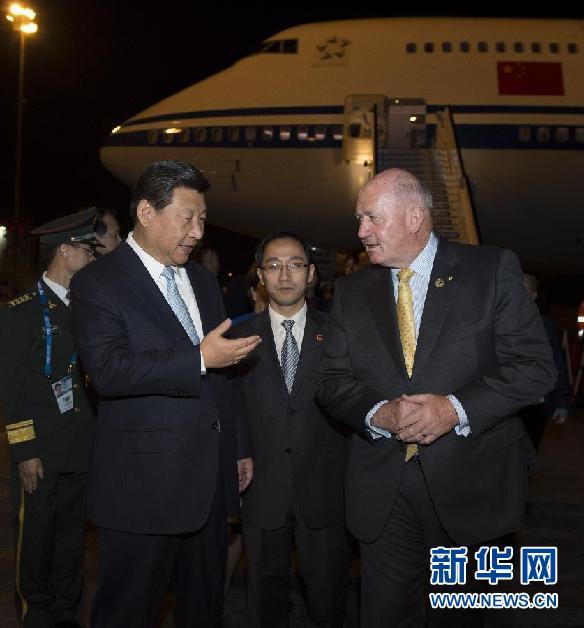 11月14日,中國(guó)國(guó)家主席習(xí)近平抵達(dá)布里斯班,出席二十國(guó)集團(tuán)領(lǐng)導(dǎo)人第九次峰會(huì),并對(duì)澳大利亞進(jìn)行國(guó)事訪問(wèn)。這是習(xí)近平在機(jī)場(chǎng)受到澳大利亞聯(lián)邦總督科斯格羅夫的迎接。新華社記者 李學(xué)仁 攝 11月14日,中國(guó)國(guó)家主席習(xí)近平抵達(dá)布里斯班,出席二十國(guó)集團(tuán)領(lǐng)導(dǎo)人第九次峰會(huì),并對(duì)澳大利亞進(jìn)行國(guó)事訪問(wèn)。這是習(xí)近平在機(jī)場(chǎng)受到澳大利亞聯(lián)邦總督科斯格羅夫的迎接。新華社記者 李學(xué)仁 攝