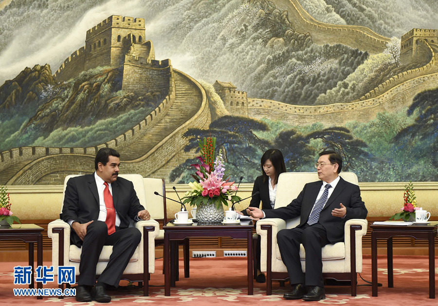 1月8日,全國人大常委會委員長張德江在北京人民大會堂會見委內(nèi)瑞拉總統(tǒng)馬杜羅。 新華社記者 張鐸 攝 1月8日,全國人大常委會委員長張德江在北京人民大會堂會見委內(nèi)瑞拉總統(tǒng)馬杜羅。 新華社記者 張鐸 攝