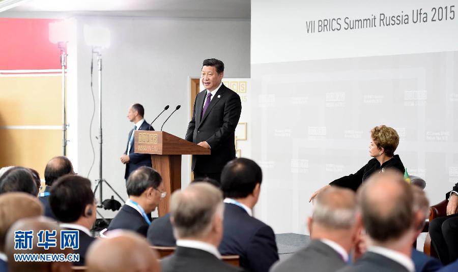 7月9日，金磚國家領導人同金磚國家工商理事會代表對話會在俄羅斯烏法舉行。中國國家主席習近平、俄羅斯總統普京、巴西總統羅塞夫、印度總理莫迪、南非總統祖馬等共同出席。新華社記者 張鐸 攝 