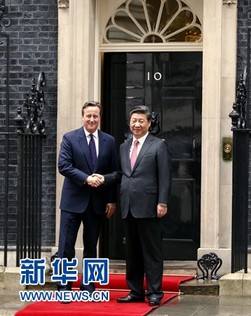 10月21日,國家主席習近平在倫敦唐寧街首相府同英國首相卡梅倫舉行會談。 新華社記者 鞠鵬 攝 10月21日,國家主席習近平在倫敦唐寧街首相府同英國首相卡梅倫舉行會談。 新華社記者 鞠鵬 攝