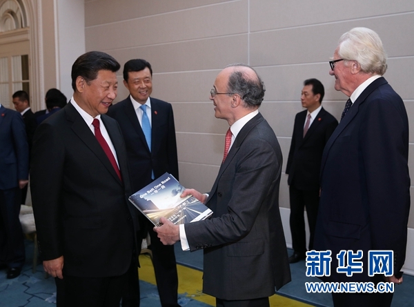 10月22日，國家主席習(xí)近平在倫敦集體會見英國前首相布朗等英國友人。新華社記者 龐興雷 攝 