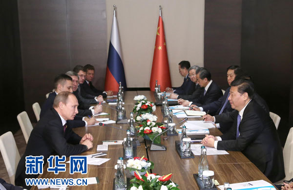 11月15日，國家主席習(xí)近平在土耳其安塔利亞會見俄羅斯總統(tǒng)普京。 新華社記者馬占成攝