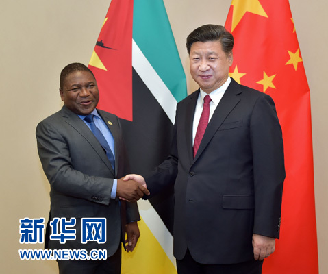 12月3日,國家主席習近平在約翰內斯堡會見莫桑比克總統紐西。新華社記者 李濤 攝 12月3日,國家主席習近平在約翰內斯堡會見莫桑比克總統紐西。新華社記者 李濤 攝