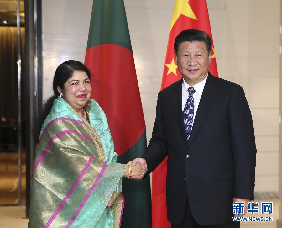 10月14日,國家主席習(xí)近平在達卡會見孟加拉國國民議會議長喬杜里。 新華社記者蘭紅光攝 10月14日,國家主席習(xí)近平在達卡會見孟加拉國國民議會議長喬杜里。 新華社記者蘭紅光攝