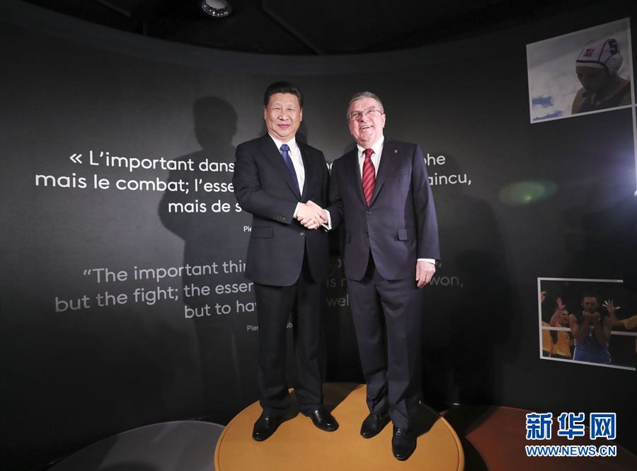 1月18日,國(guó)家主席習(xí)近平在瑞士洛桑國(guó)際奧林匹克博物館會(huì)見(jiàn)國(guó)際奧林匹克委員會(huì)主席巴赫。這是習(xí)近平和巴赫在奧運(yùn)冠軍領(lǐng)獎(jiǎng)臺(tái)上合影。新華社記者 蘭紅光 攝 1月18日,國(guó)家主席習(xí)近平在瑞士洛桑國(guó)際奧林匹克博物館會(huì)見(jiàn)國(guó)際奧林匹克委員會(huì)主席巴赫。這是習(xí)近平和巴赫在奧運(yùn)冠軍領(lǐng)獎(jiǎng)臺(tái)上合影。新華社記者 蘭紅光 攝