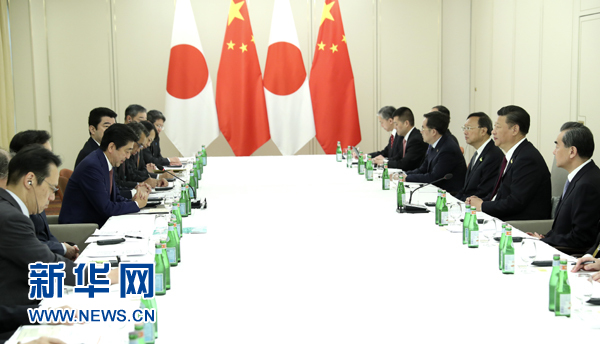 7月8日，國家主席習(xí)近平應(yīng)約在漢堡會(huì)見日本首相安倍晉三。新華社記者 馬占成 攝