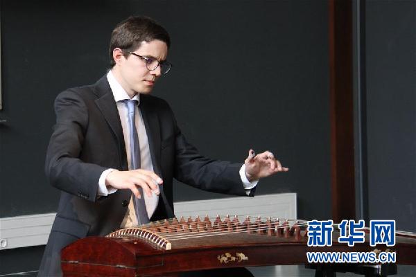 (國(guó)際·圖文互動(dòng))(2)漢語架起溝通橋——記法國(guó)賽區(qū)世界大學(xué)生中文比賽