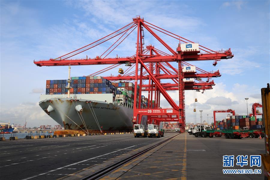(國際·圖文互動)(1)“一帶一路”乘長風 時隔四年又重逢——記“中遠荷蘭”號再次停靠科倫坡港