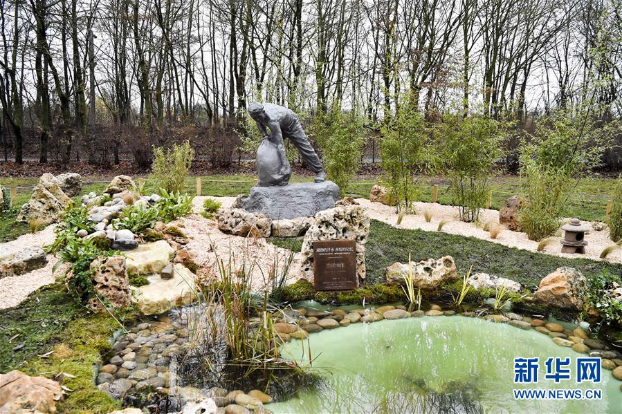 (國際)(2)一戰華工雕像在法國圣康坦市揭幕