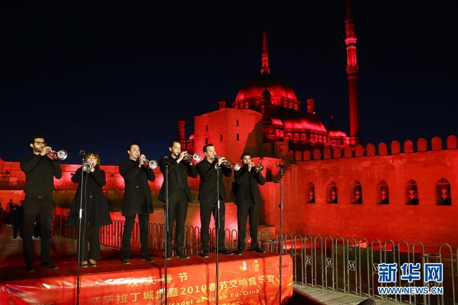 (國際)(1)“中國紅”海外閃爍 慶春節年味正濃