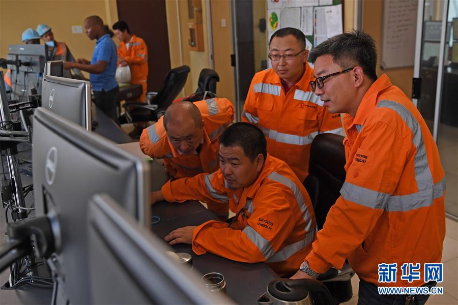 (國際·圖文互動)(2)通訊:春節:在異國他鄉堅守崗位——探訪南非中企施工現場