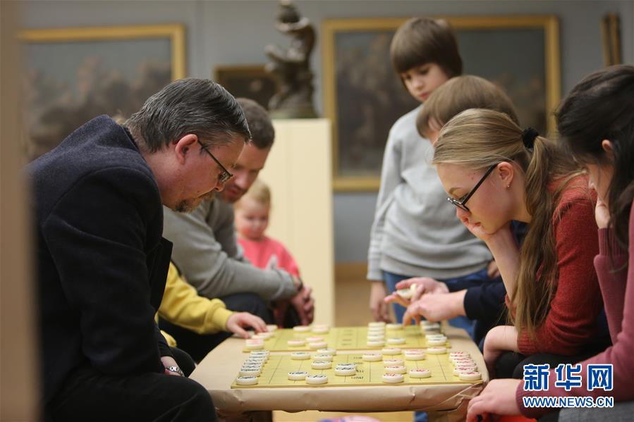 (國際·圖文互動(dòng))(1)白俄羅斯國家美術(shù)館里的中國年