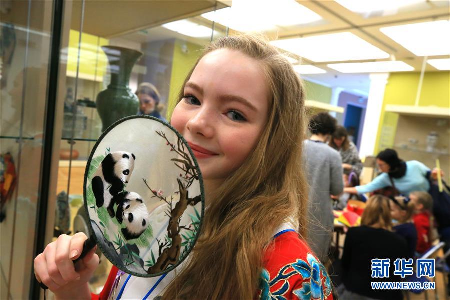 (國際·圖文互動(dòng))(3)白俄羅斯國家美術(shù)館里的中國年