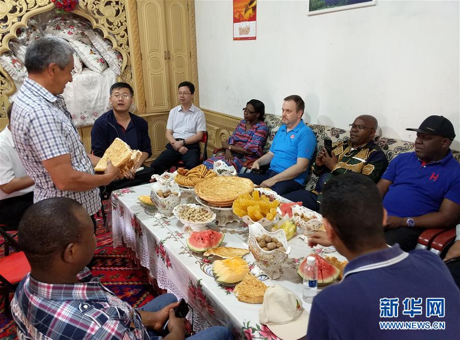 (圖文互動)(5)多國駐日內瓦外交官走訪新疆稱贊經濟發展社會和諧