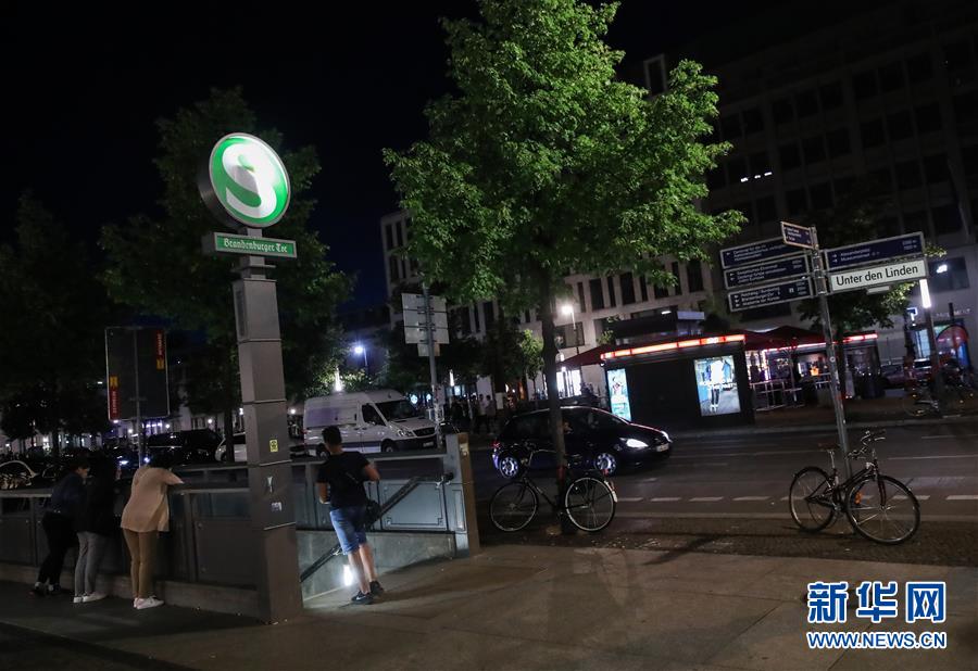 (國(guó)際)(6)德國(guó)柏林:夜來(lái)“菩提樹(shù)下”