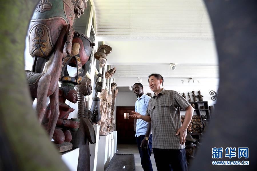 (國際·圖文互動)(2)通訊:收藏“非洲之美”的中國人——訪幾內亞灣非洲國際藝術博物館館長謝燕申