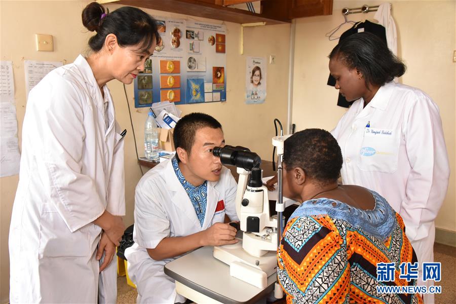 （國際·圖文互動）（4）通訊：《中喀一家人》——贈別中國醫療隊員的非洲旋律