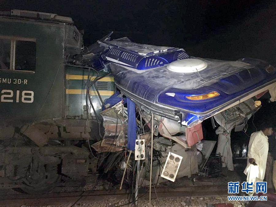 (國際)(3)巴基斯坦火車與巴士相撞事故死亡人數升至30人