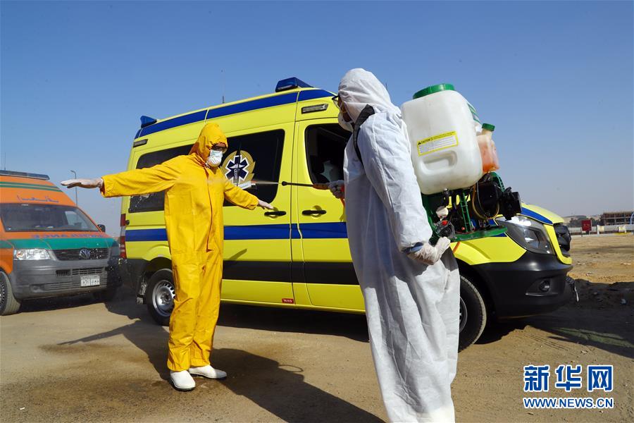 (國際疫情·圖文互動)(6)通訊:埃及救護車里的“逆行者”