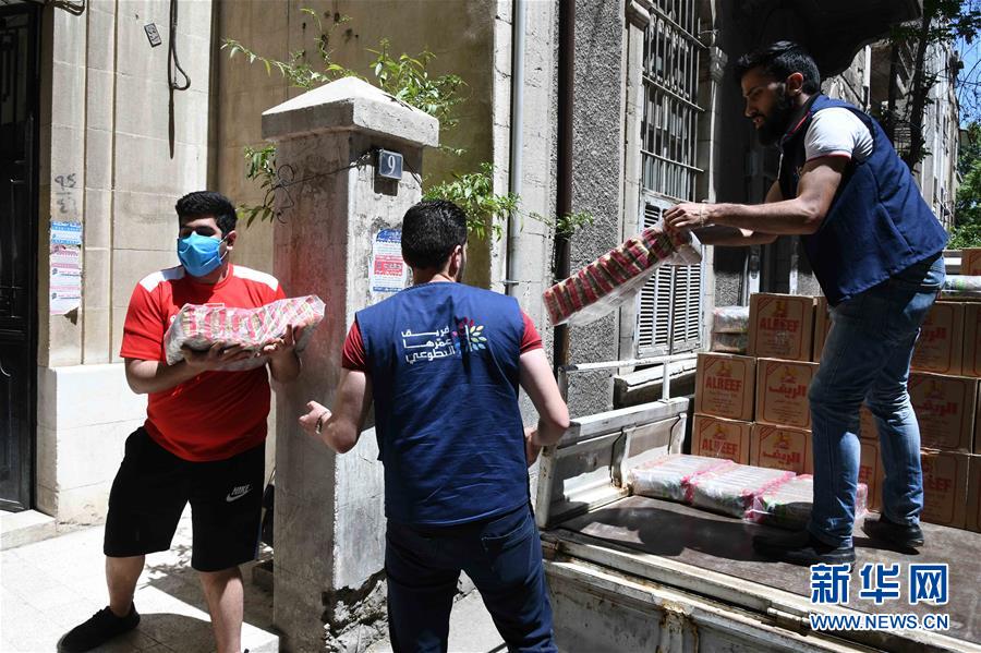 (國際疫情·圖文互動)(2)通訊:疫情中,那抹笑容最難忘——記向困難家庭發放愛心包裹的敘利亞青年志愿者