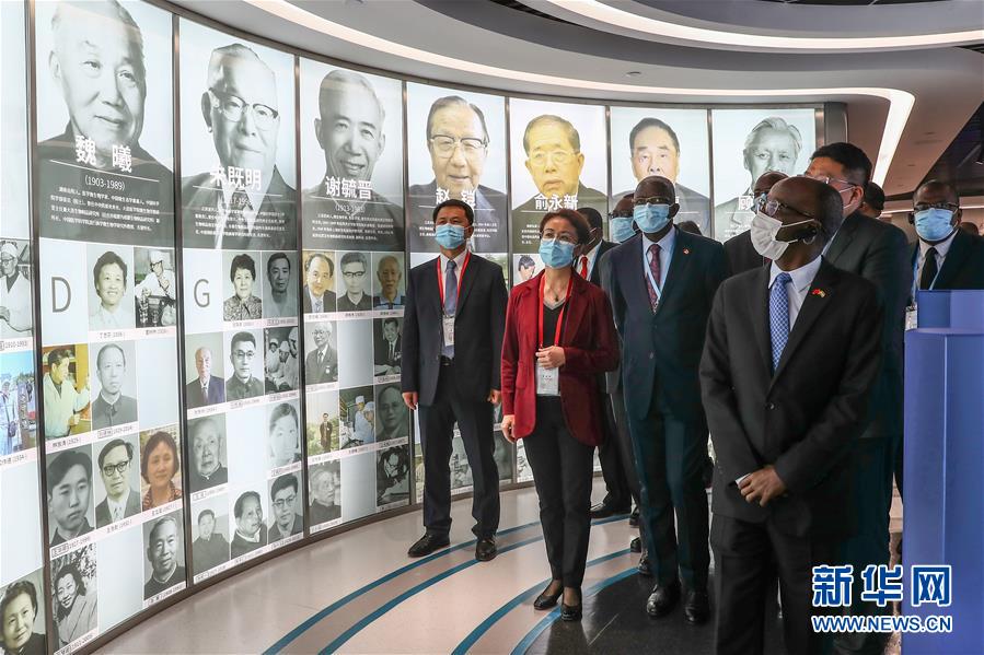 （圖文互動）（7）&ldquo;中國承諾從不落空&rdquo;&mdash;&mdash;記非洲使節參觀國藥集團了解新冠疫苗研發