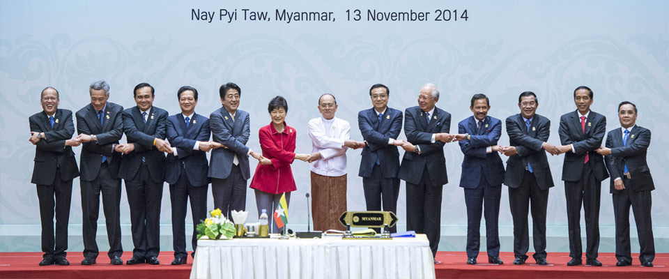 李克強出席第17次東盟與中日韓（10+3）領(lǐng)導人會議